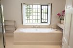 images/interiors/Bathroom2_0013.jpg